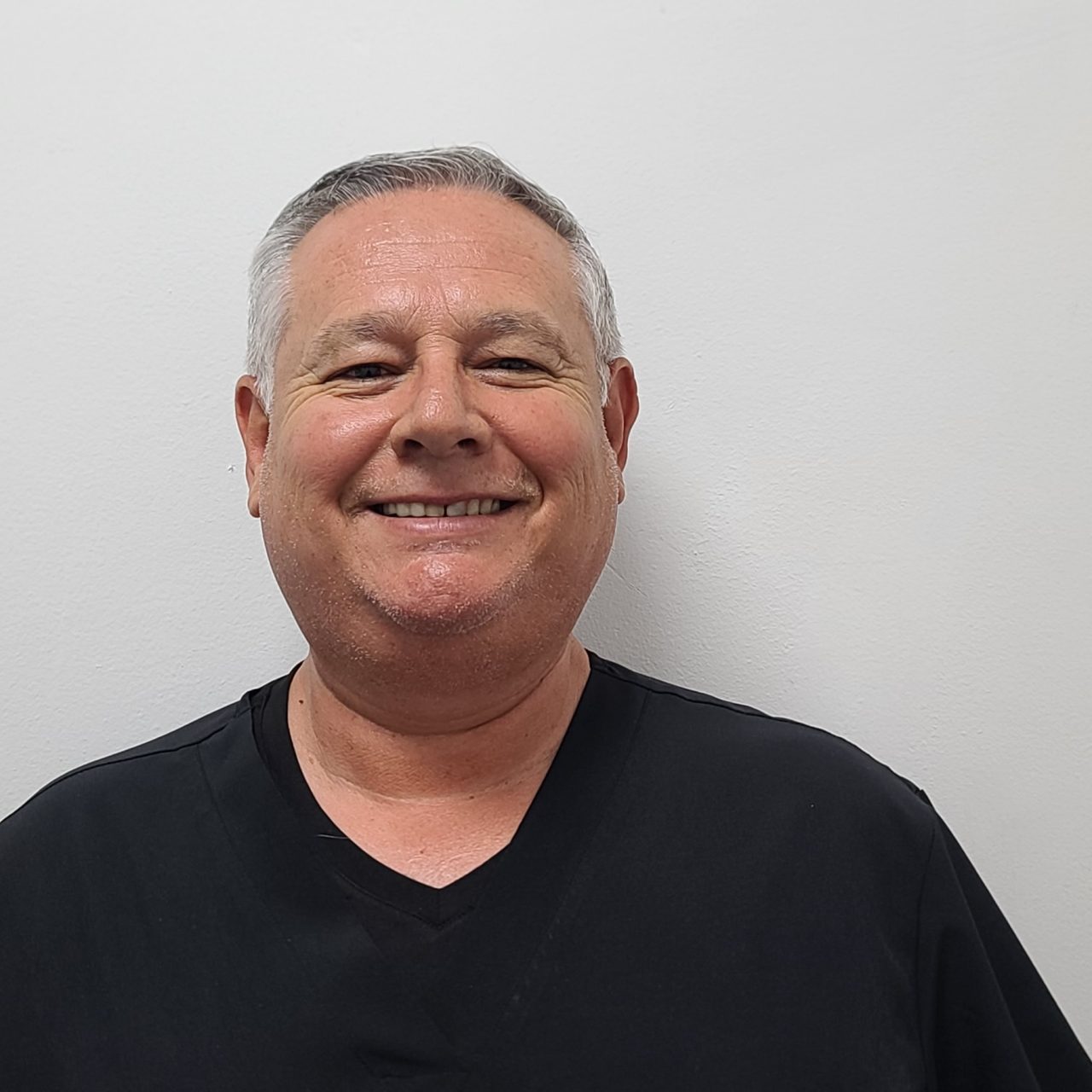 https://amazingdentalbaja.com/wp-content/uploads/2025/08/Dr.-Leo-1280x1280.jpg