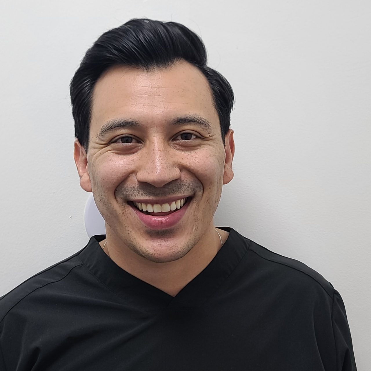 https://amazingdentalbaja.com/wp-content/uploads/2025/08/Dr.-Pedro-1280x1280.jpg