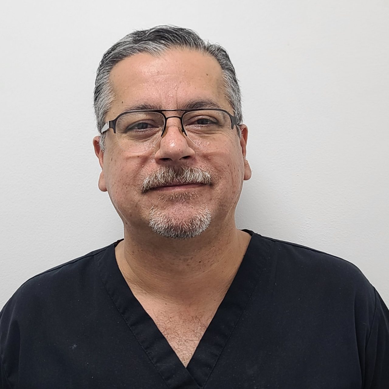 https://amazingdentalbaja.com/wp-content/uploads/2025/08/Dr.-Sam-1280x1280.jpg