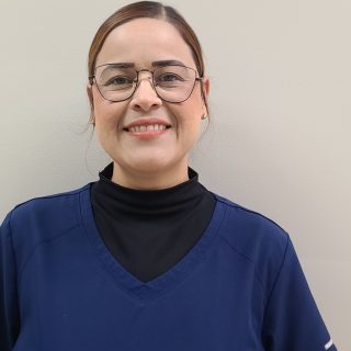 https://amazingdentalbaja.com/wp-content/uploads/2025/08/Sarah-1-320x320.jpg